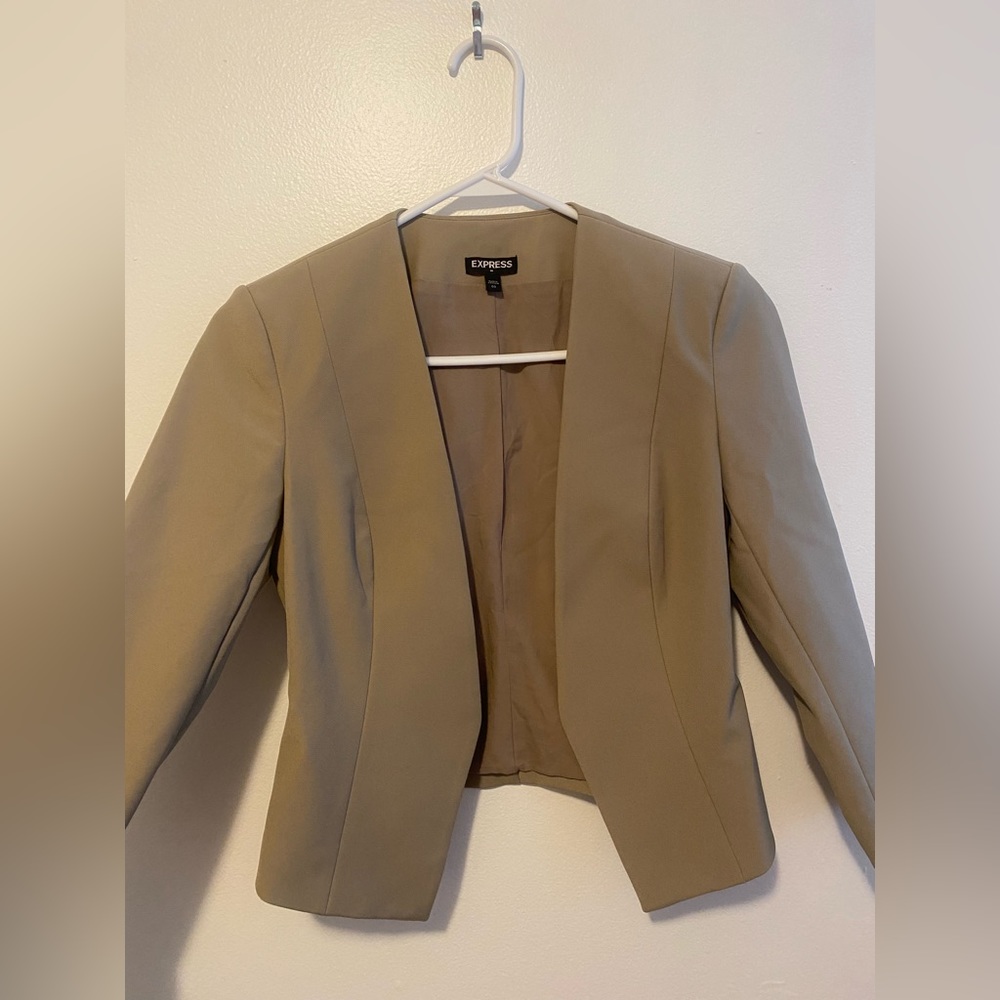 Women's tan Express collarless blazer,
3/4 sleeve